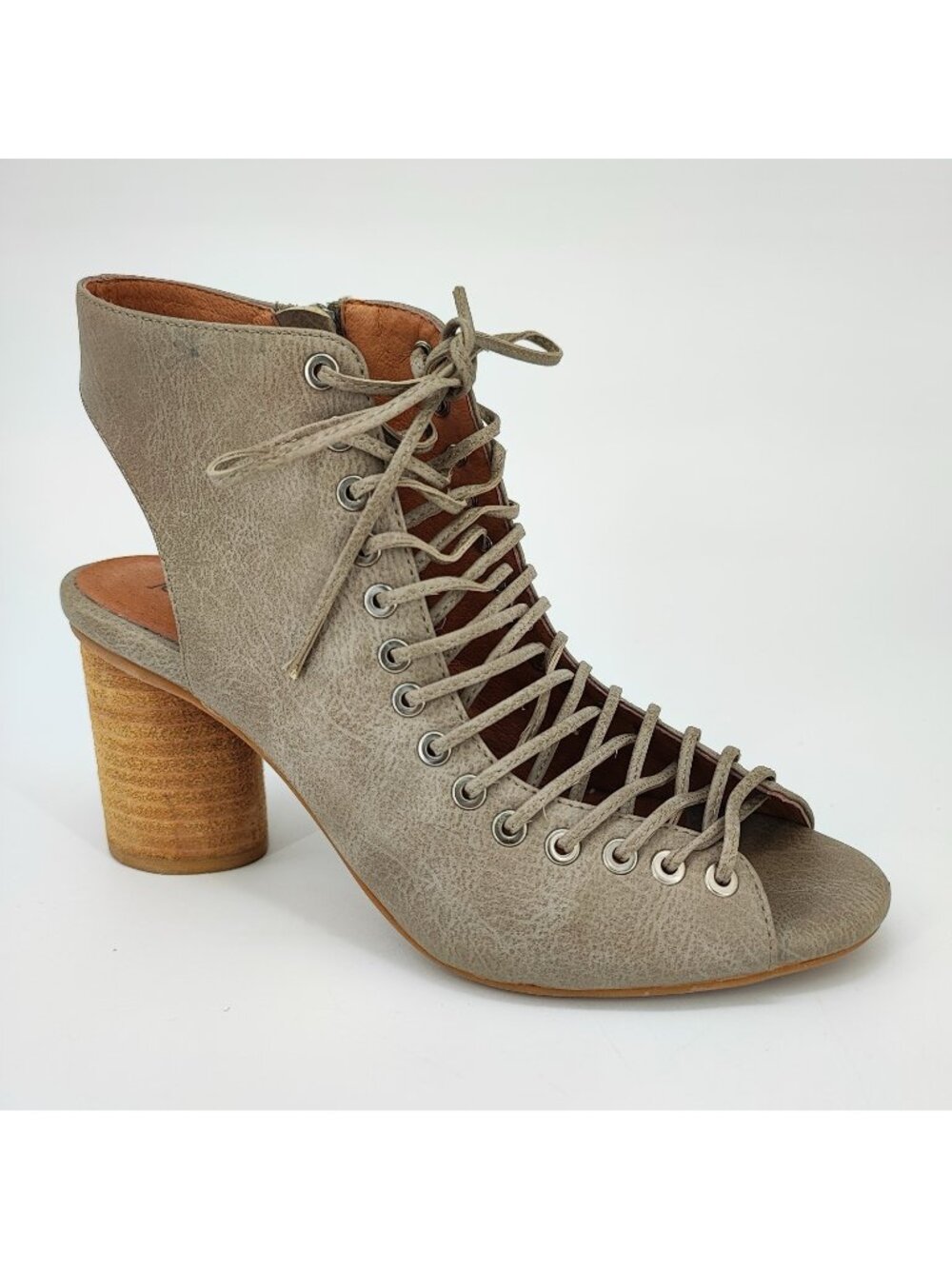 Jeffrey Campbell Covets Women's Size 7 US Sandals Gray Lace Up Block Covets
